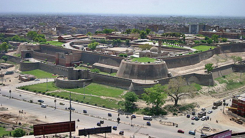 Landscape shot of Bala Hisar Fort in Pakistan