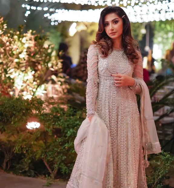 Hira Tareen is a famous model, actor and influencer in Pakistan.