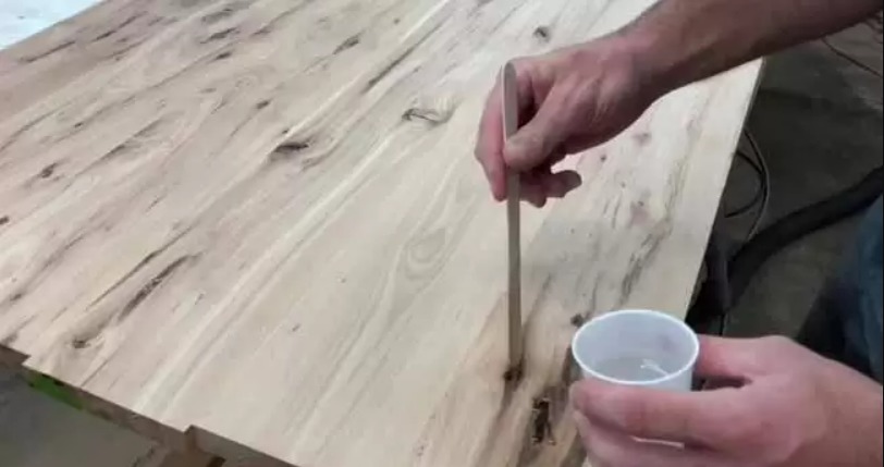 Filling cracks in wood