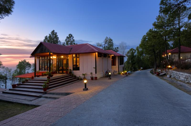 One of the most popular hotels in Murree is the Arcadian Blue Pine Resort, which is near Mall Road and only a short drive away.